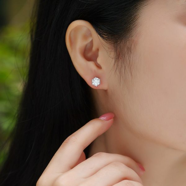 Basket-Set Solitaire Diamond Stud Earrings