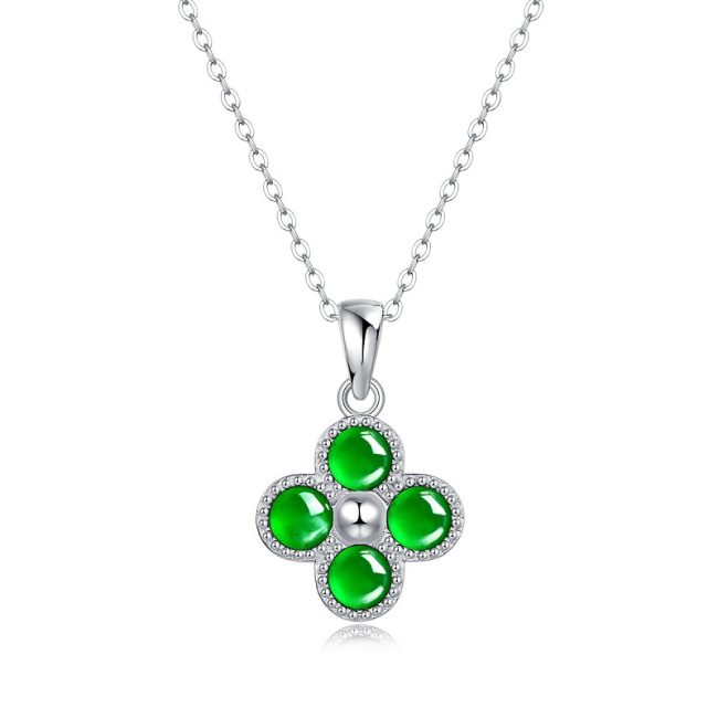 Four-leaf clover jade pendant necklace