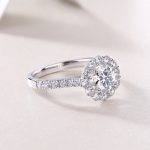 Anillo de compromiso con halo de plata de ley 925 para mujer