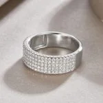 Anillo de eternidad de plata de ley con cinco filas de diamantes