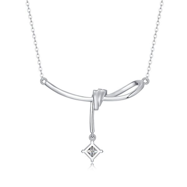 Solitaire Diamond Classic Collarbone Necklace