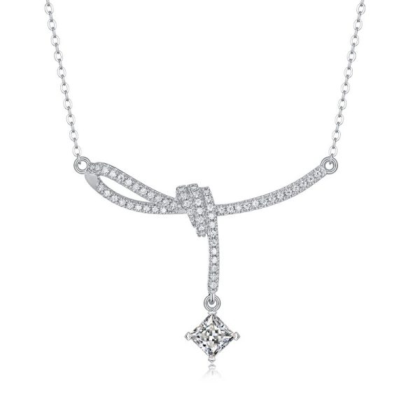 Solitaire Diamond Classic Collarbone Necklace