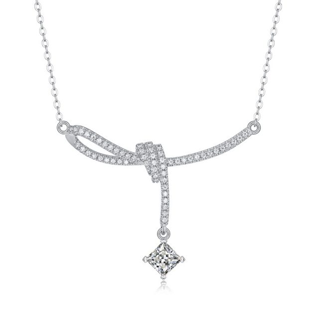 Solitaire Diamond Classic Collarbone Necklace