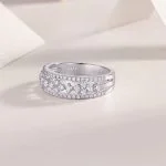 Anillo de plata de ley con diamantes y forma de flor hueca