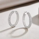 Pendiente de aro de plata de ley con diamantes
