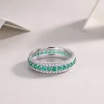 Anillo de eternidad de plata de ley con esmeralda y diamantes