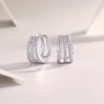 Pendientes de aro con tres moissanitas en plata de ley
