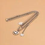 Collana a doppio strato in argento con ciondolo a forma di faccina sorridente