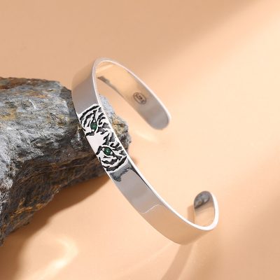 Sterling silver bangle bracelet with tiger head open cuff bangle, Inner Diameter 5.6 cm, width: 8 mm