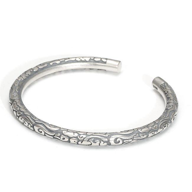 sterling silver cuff bracelet womens, this is a plain image of the silver cuff bracelet.