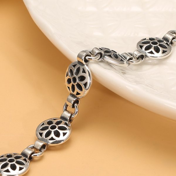 Hollow Petals Chain Sterling Silver Bracelet for women or men, detail view image