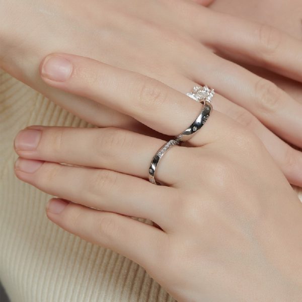 silver couple ring with snowflake