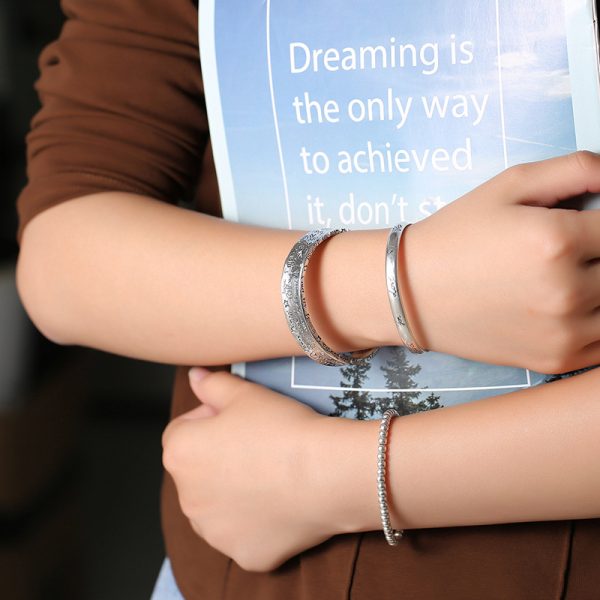 Ultra-wide silver bangles bracelets, showcasing your personality and elegance when worn.