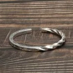 Pulsera tipo brazalete retorcida de plata de ley 925