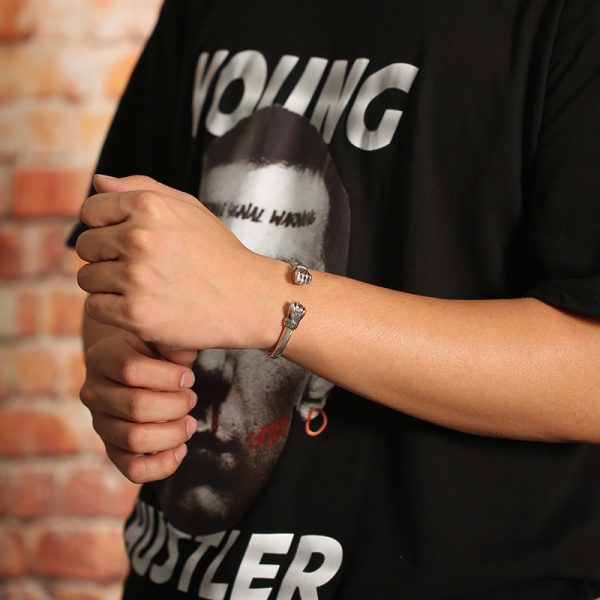 Sterling Silver Bangles Bracelets Of Heavy Fist, A man wear the silver bangles bracelet, nice