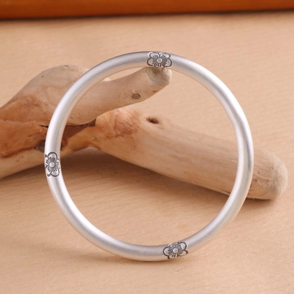 Sterling Silver Bangles of Carved three Flowers front view