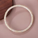 Handgeschnitztes Armband aus Sterlingsilber mit Kirschblütenmotiv
