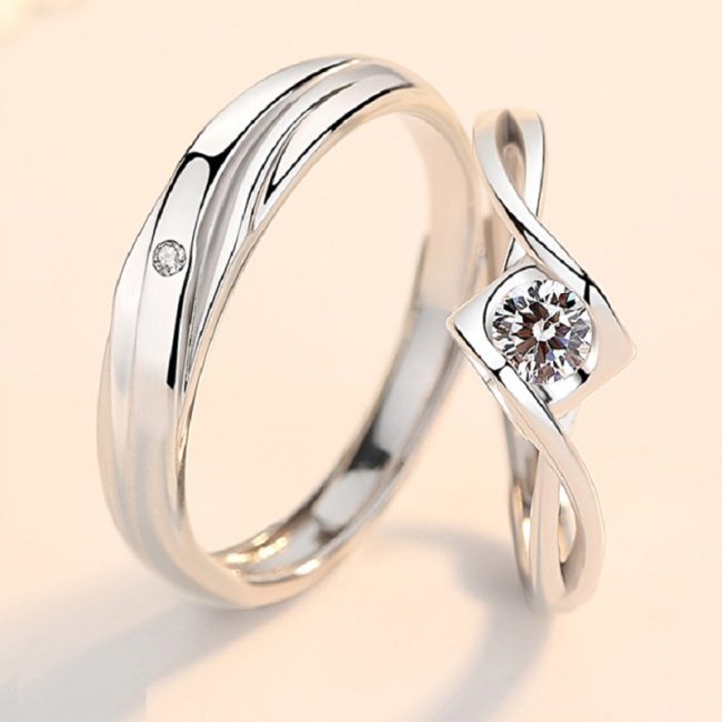 Engravable Moissanite silver couples ring detail view