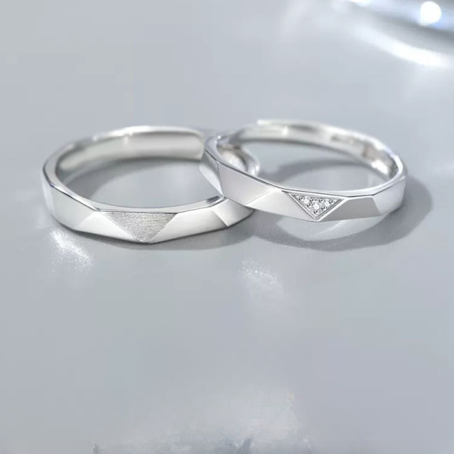 Simple Geometric Silver Rings Couple, made of 925 sterling silver, Up to 8 characters can be engraved on the inside of the ring