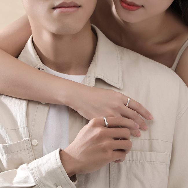 Mobius Thorns Matching Silver Rings Couple, wear view image, open ring, adjustable size