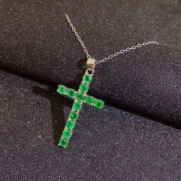 Natural Emerald 925 Sterling Silver Cross Pendant Necklace, made of 925 sterling silver and Natural Emerald