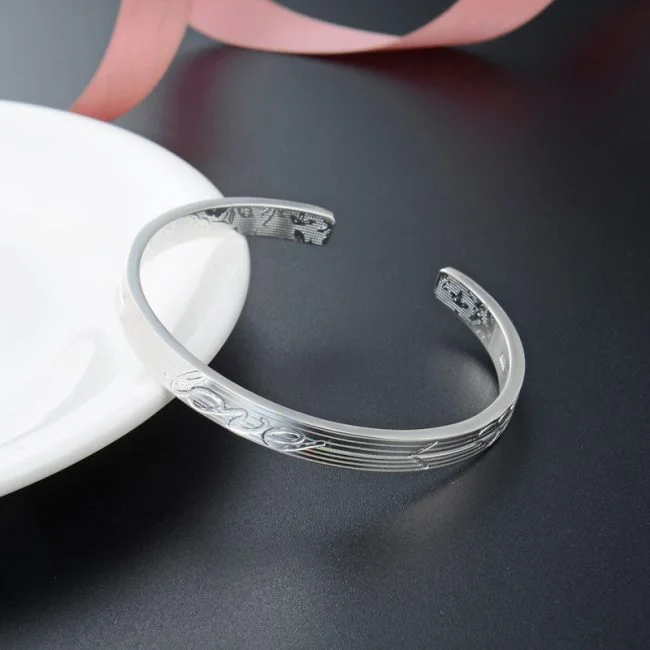 women’s silver cuff bracelets