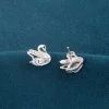 Pendientes de diamantes plateados con forma de cisne