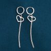 Pendientes largos con borlas y corazones de plata de ley