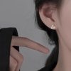 Pendientes triangulares de plata de ley