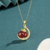 Colección "Gracia Lunar" de Cukari: Collares de conejo y luna de jade rojo y ágata roja.