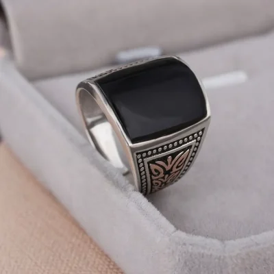925 sterling silver men's signet ring featuring a polished square black agate stone and engraved side patterns, displayed in a gray jewelry box